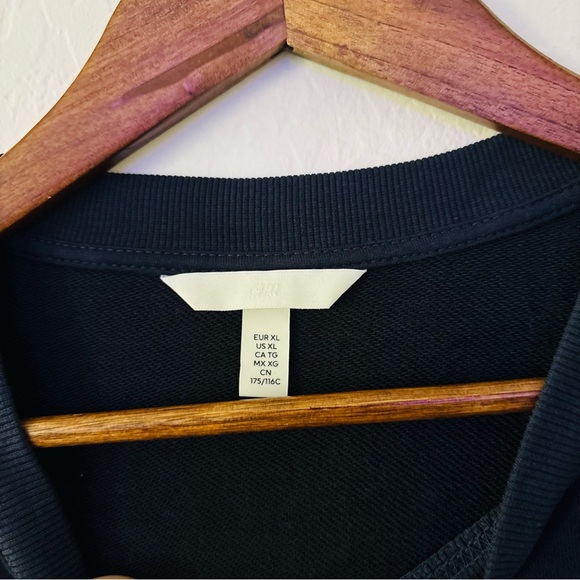 H&M Women's Cropped Navy Blue Oversized Sweater Top Size XL Lightweight - Picture 3 of 5